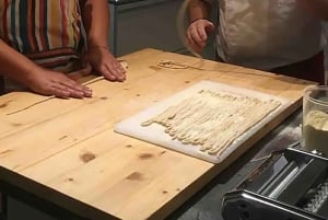Pasta fresca con vista su Langhe e Monferrato vicino ad Asti