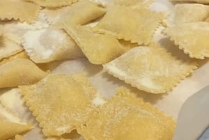 Pasta fresca con vista su Langhe e Monferrato vicino ad Asti
