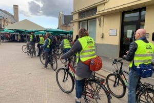 Riga: Guided City Highlights Bike Tour