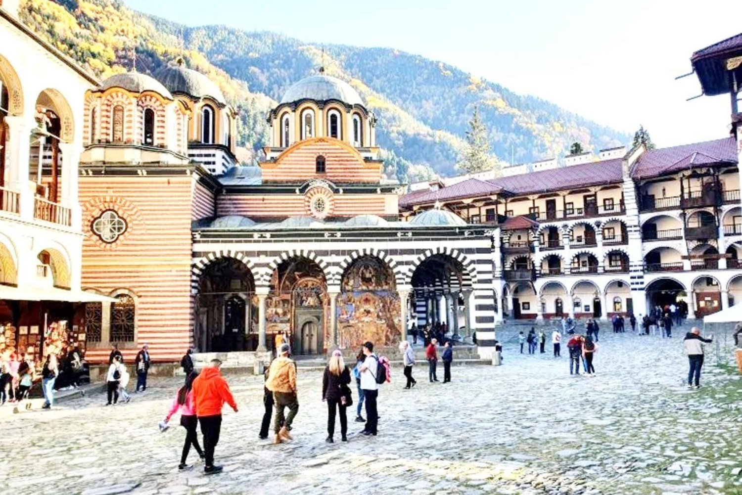 Sofia: Mosteiro de Rila e Igreja Boyana com serviço de busca no hotel