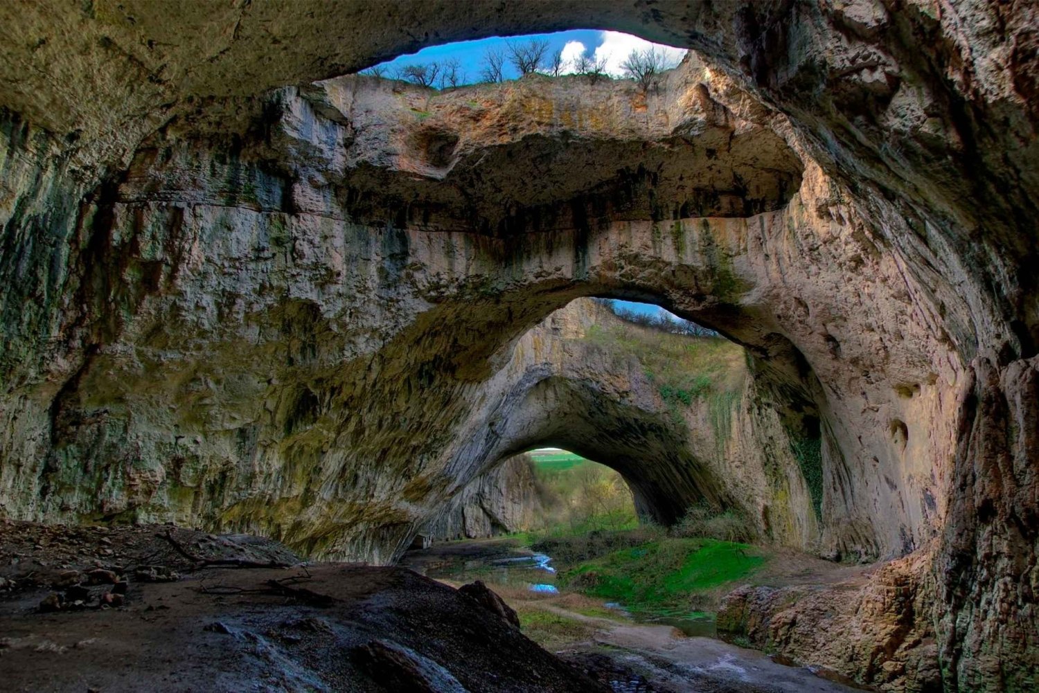 Sofia: Saeva Dupka, Devetashka i Prohodna Cave Cave
