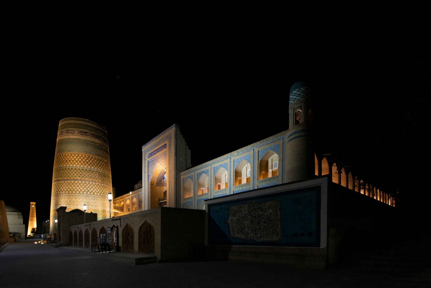 Tashkent: Guided City Tour at Night with Hotel Pickup