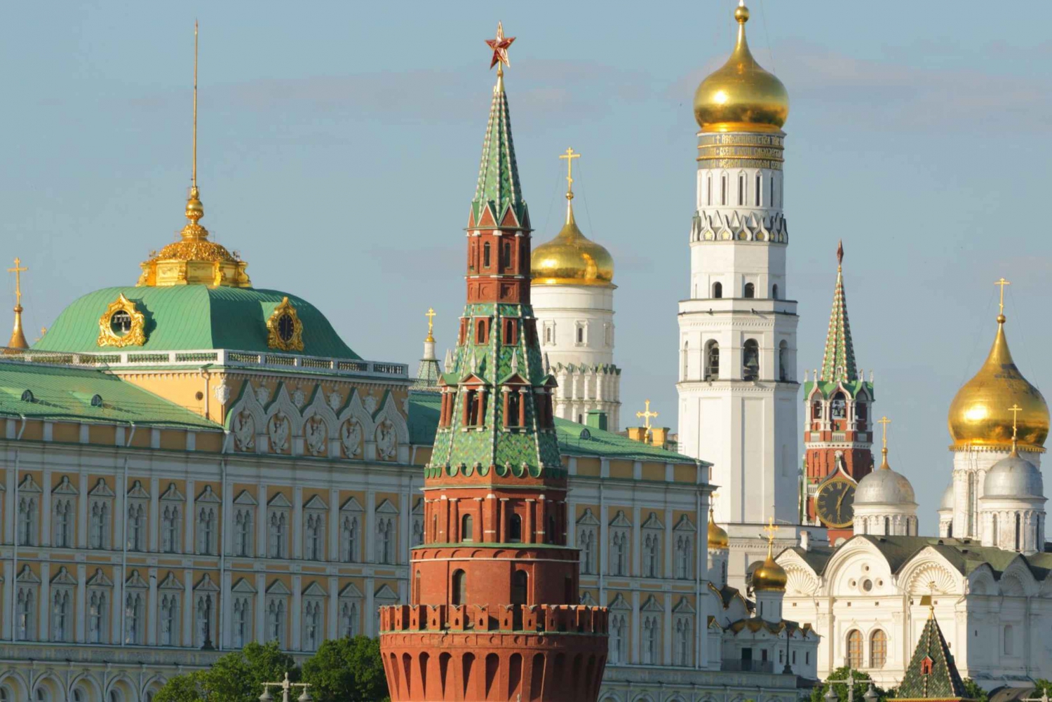 Moscow: Ticket and Self-Guided Tour Around the Kremlin