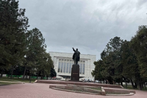 Storia dell'URSS, Arte dei mosaici, Architettura e statue sovietiche