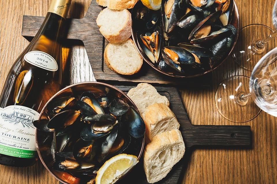 Mussel and wine