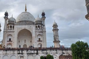 En dagstur til Ajanta- og Ellora-grottene med Bibi Ka Maqbara