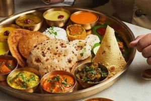 Una experiencia gastronómica india real en Bombay: comida ilimitada.