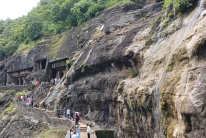 Erschwingliche Taxifahrt von Aurangabad zu den Ajanta & Ellora Höhlen