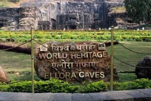 Aurangabad: Ajanta & Ellora-grottorna Dagstur (utan guide)