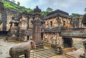 Aurangabad: Ajanta & Ellora-grottorna Dagstur (utan guide)