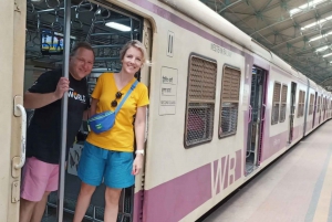 Mejor Excursión Combo: Dabbawalas, Dhobi Ghat y Barrio Bajo con Tren