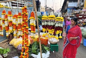 Mumbai: Dawn Walking Tour with Street Food and Pickup