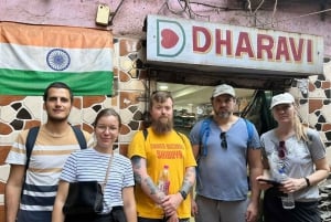 Dharavin slummi kokemus paikallisen asukkaan englanninkielisen oppaan kanssa