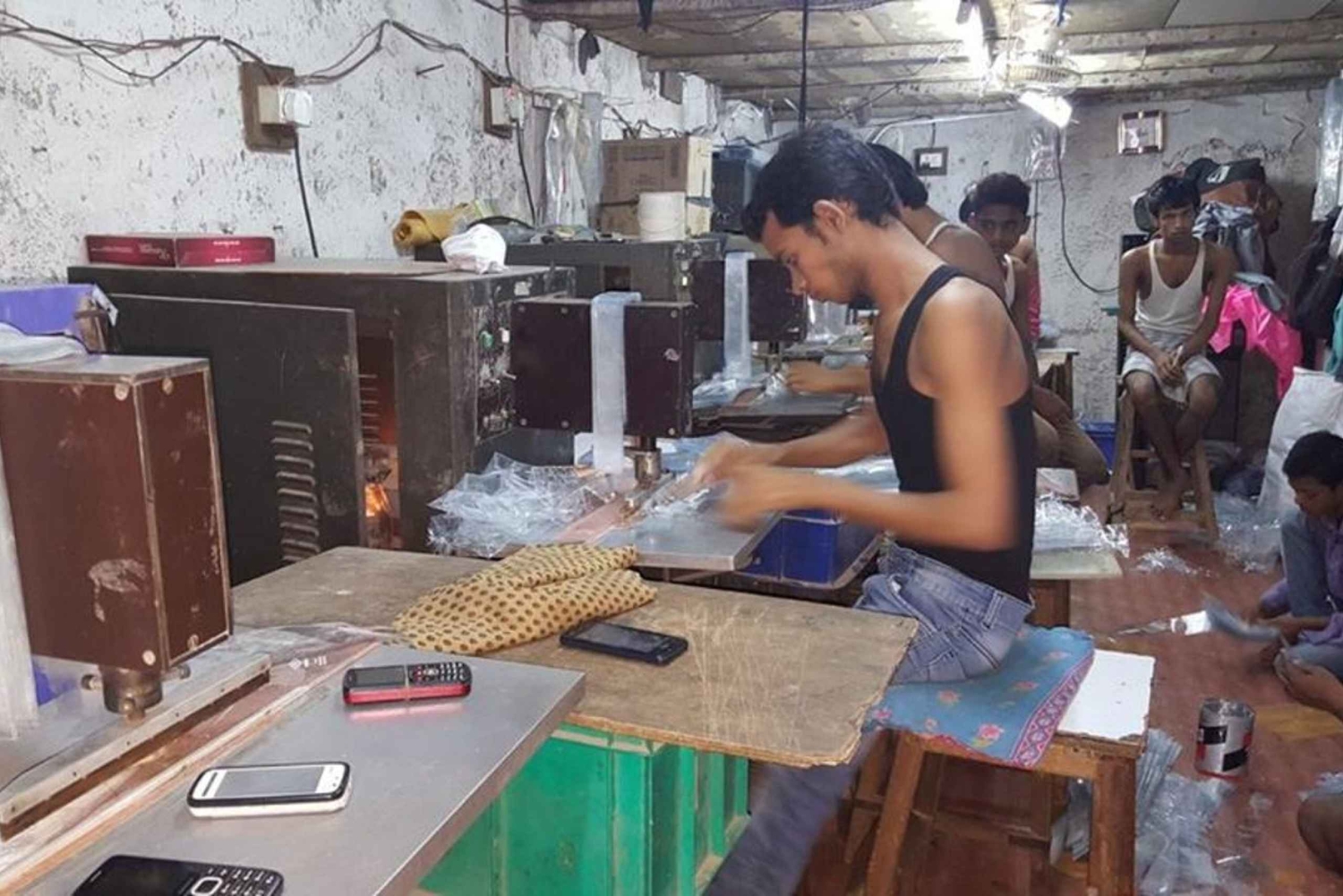 Lavandería en Dhobi Ghat y Visita a la Barriada de Dharavi con Tren Local