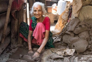 Dhobi Ghat vaskeri og Dharavi slumområde med lokaltog
