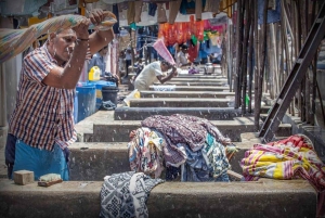 Dhobi Ghatin pesula ja Dharavin slummikierros paikallisjunalla