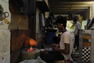 'Discover Dharavi : Walking Through Asia's Vibrant Slum'