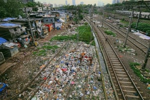 'Discover Dharavi : Walking Through Asia's Vibrant Slum'