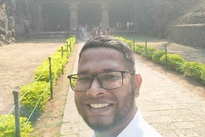 Elephantan luolat Yksityinen opas saarella