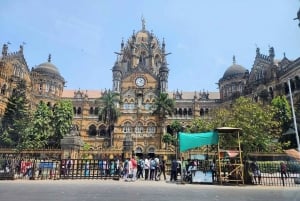 ジャイプル発、ムンバイとエレファンタ洞窟を訪れる日帰りプライベートツアーをご案内いたします