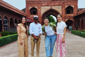 From Mumbai: Agra Sightseeing with Taj Mahal Sunrise