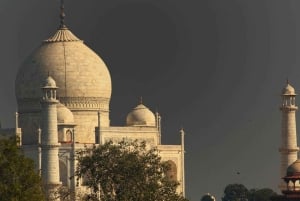 Z Bombaju: Prywatna wycieczka z przewodnikiem do Taj Mahal z noclegiem