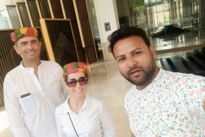 Vanuit Mumbai: Taj Mahal - Agra Tour met Entree en Lunch