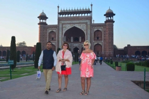 From Mumbai: Taj Mahal - Agra Tour with Entrance and Lunch