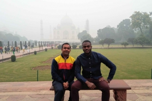 From Mumbai: Taj Mahal - Agra Tour with Entrance and Lunch