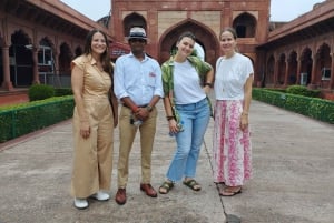 From Mumbai: Taj Mahal - Agra Tour with Entrance and Lunch