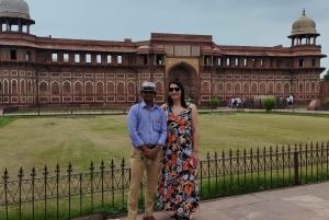 From Mumbai: Taj Mahal - Agra Tour with Entrance and Lunch