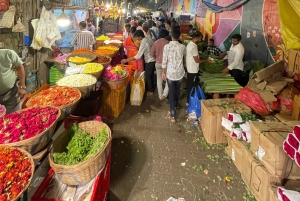 Guided Bike Tour of Mumbai's Highlights and Hidden Gems