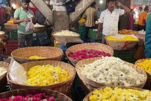 Guided Bike Tour of Mumbai's Highlights and Hidden Gems