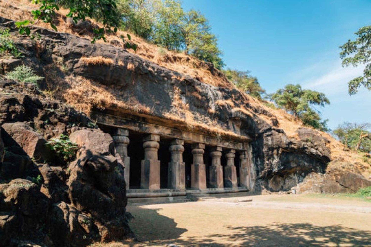 Halvdagsutflykt till Elephanta-grottorna med färja från Mumbai