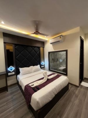 Hotel Classio Andheri - Near DN Nagar Metro Station