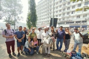 Meet Dabbawalas Käy Dhobi Ghatissa ja slummissa junamatkalla