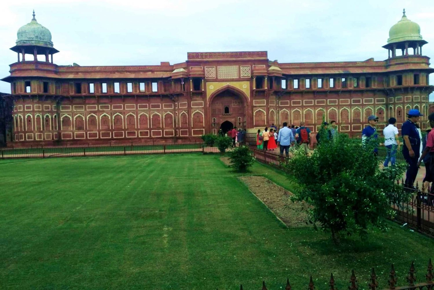 Mumbai: Agra Day Trip with Return Flights and Lunch