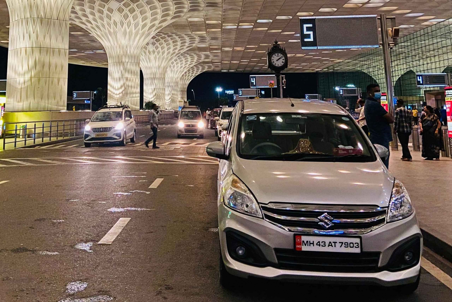 Mumbai: Airport to Hotel or Hotel to Airport Transfers