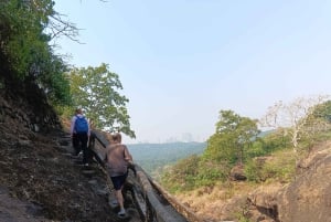 Mumbai: Buddhalaiset Kanherin luolat ja Kultaisen pagodin temppeli