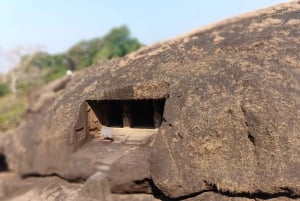 Mumbai: Buddhalaiset Kanherin luolat ja Kultaisen pagodin temppeli