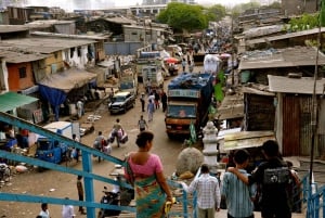 Mumbain kaupunkikierros lauttamatkalla ja Dharavin slummissa