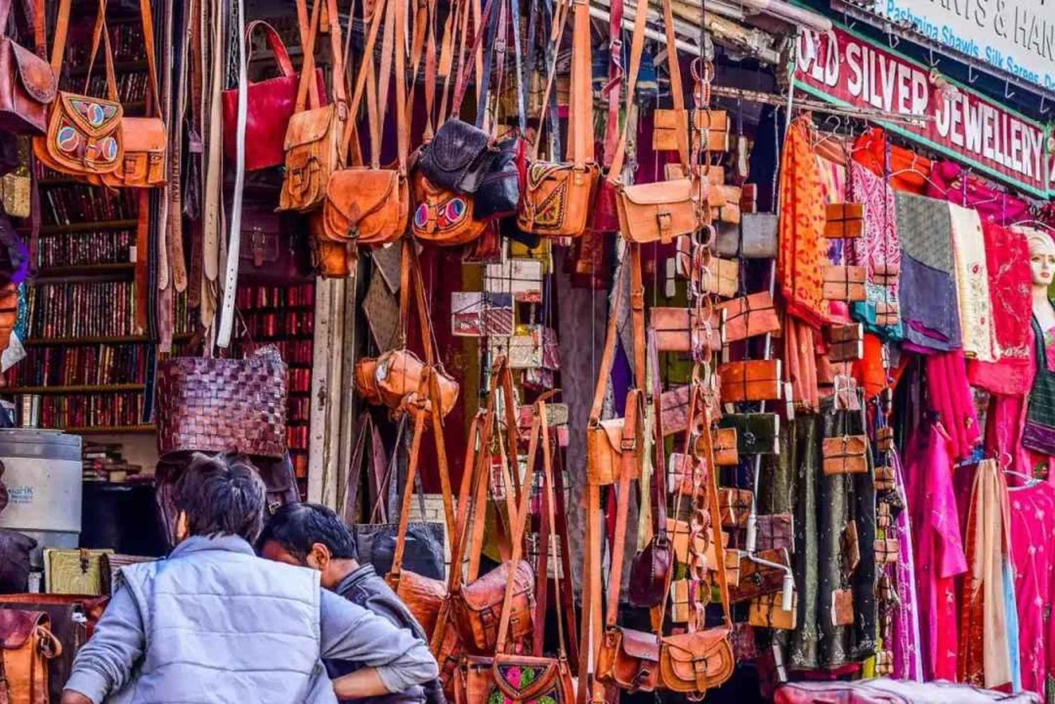 Mumbai: Colaba Walking Tour Gateway, Cathedral, Market, Cafe