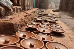 Mumbai Dharavi: Private Slum Tour with Lunch & Pottery class