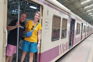 Mumbai: Dharavi Slum and Dhobi Ghat Tour with Train Ride