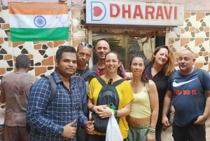 Mumbai: Dharavi Slum and Dhobi Ghat Tour with Train Ride