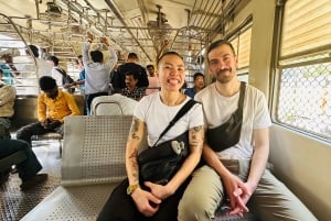 Mumbai: Dharavin slummi ja Dhobi Ghat paikallisjunalla ajellen