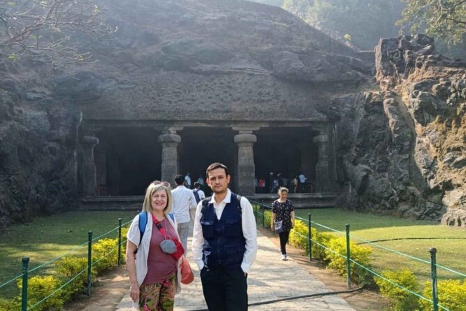 Mumbai: Guidad tur till Elephanta-grottorna med färja och lunch