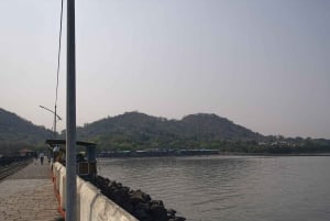 Mumbai: Elephanta Caves Tour