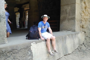 Mumbai: Elephanta Caves with Professional Guided Tour