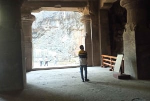 Mumbai: Elephanta Caves with Professional Guided Tour